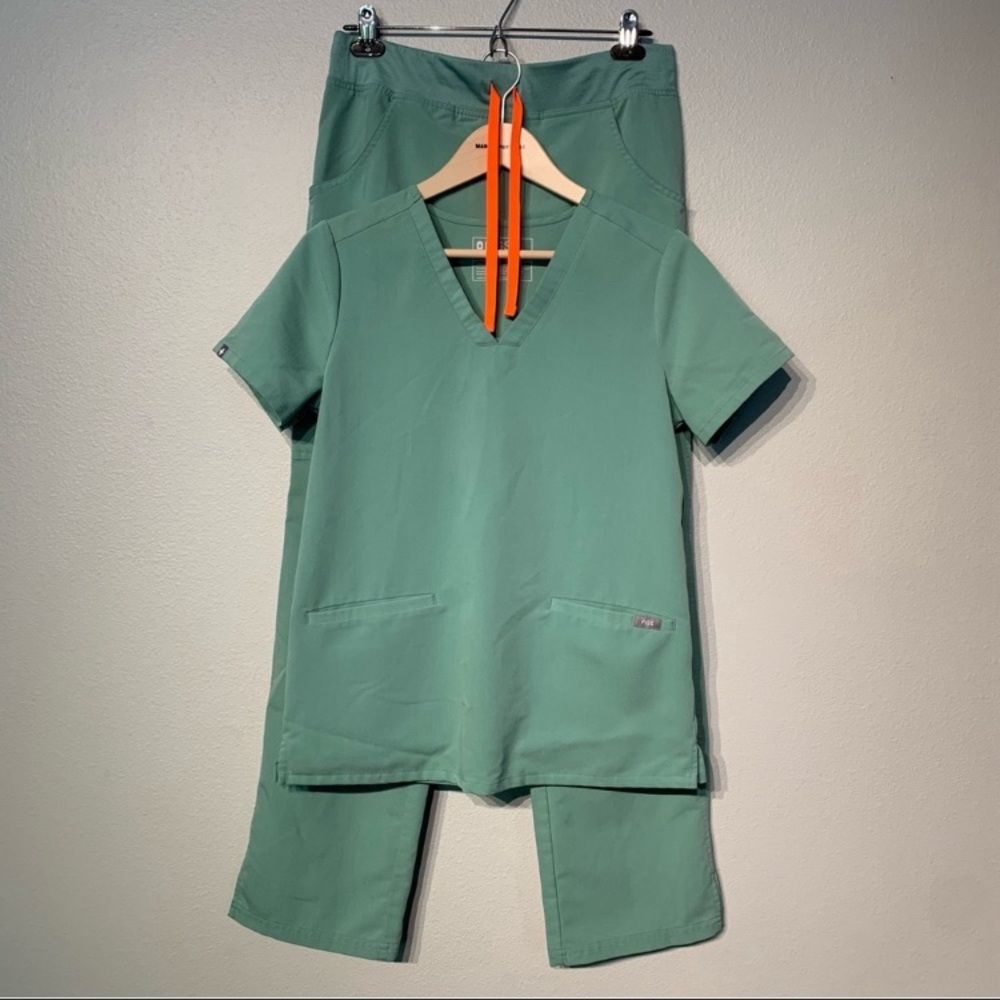 🩺 FIGS | Scrub Set: Kade Cargo+ Casma Two Pocket - Small / X-Small - Jade